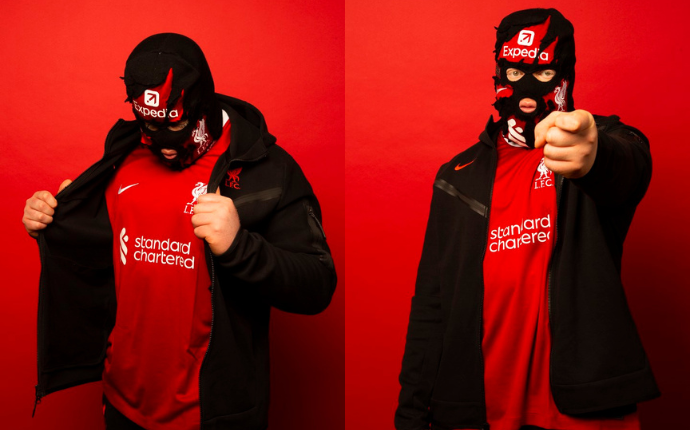 Kalash Criminel presente le nouveau maillot de Liverpool