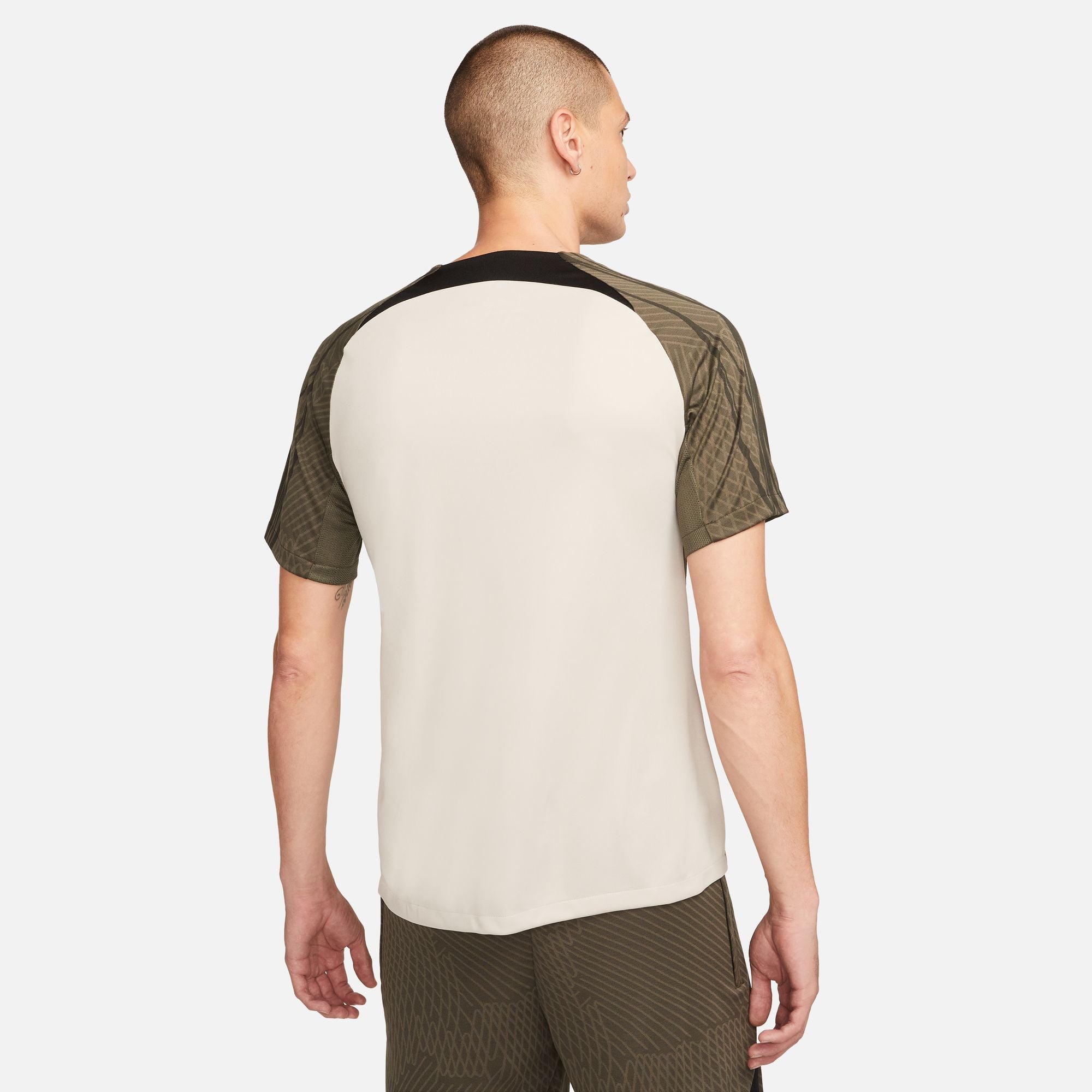 FootKorner TestingMaillot d'entrainement FC Barcelone 2023/2024 - Beige/Kaki