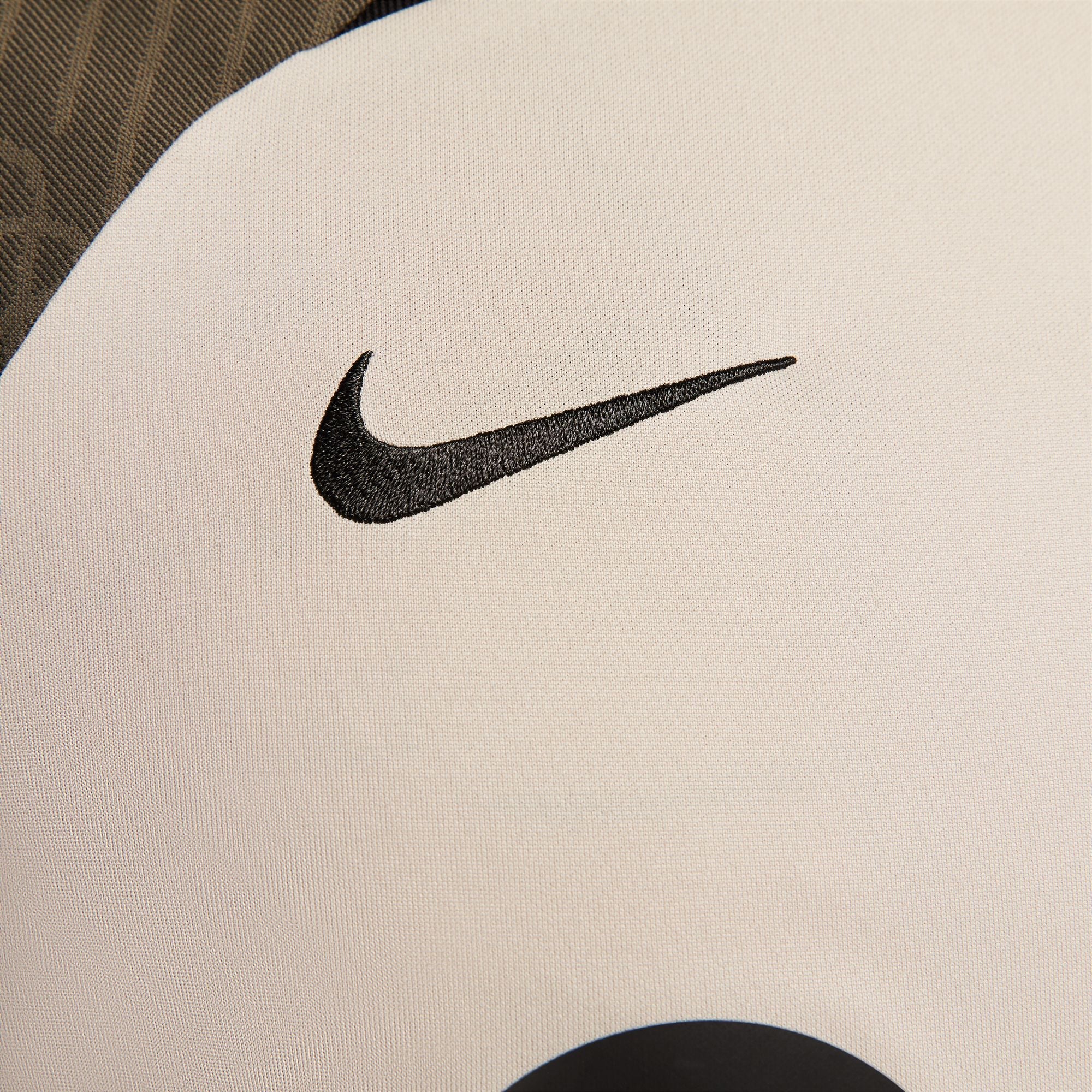 FootKorner TestingMaillot d'entrainement FC Barcelone 2023/2024 - Beige/Kaki