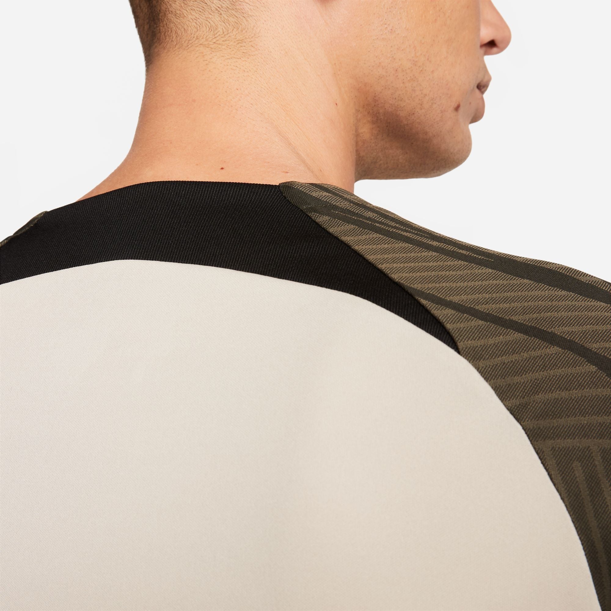 FootKorner TestingMaillot d'entrainement FC Barcelone 2023/2024 - Beige/Kaki