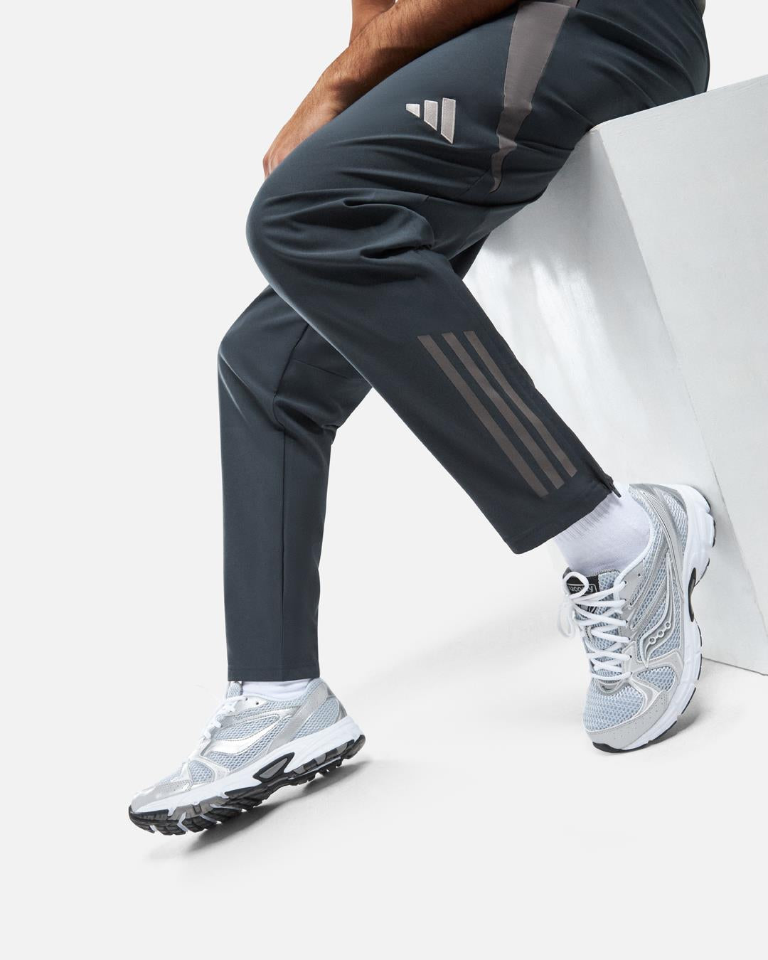 FootKorner TestingPantalon de survêtement Real Madrid 2024/2025 - Gris