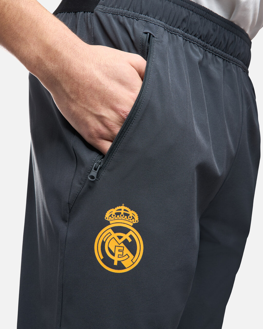 FootKorner TestingPantalon de survêtement Real Madrid 2025 - Gris/Doré