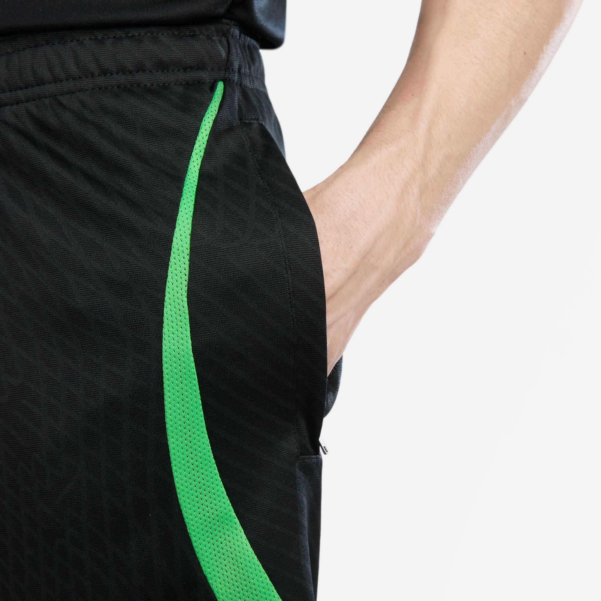 FootKorner TestingShort d'entrainement Liverpool - Noir/Vert/Blanc