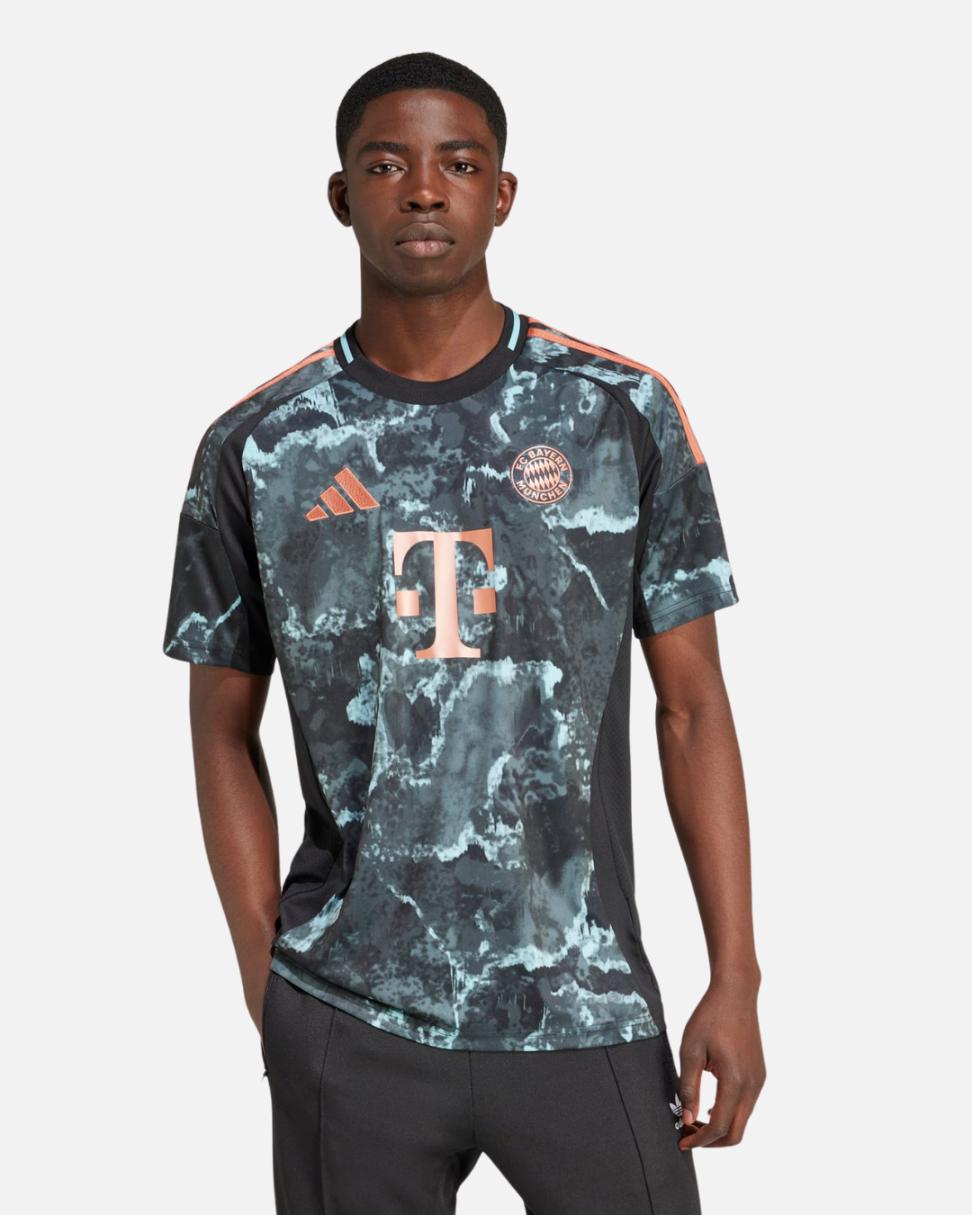 FootKorner TestingMaillot Extérieur Bayern Munich 2024/2025 - Gris/Saumon