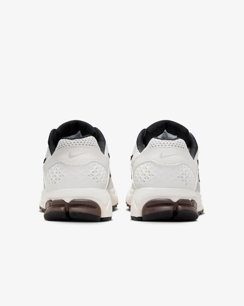 Nike Zoom Vomero 5 - Blanc/Marron - FootKorner Testing
