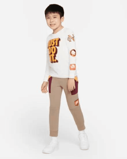 Pantalon Nike Great Outdoors FLC Enfant- Marron/Rouge - FootKorner Testing