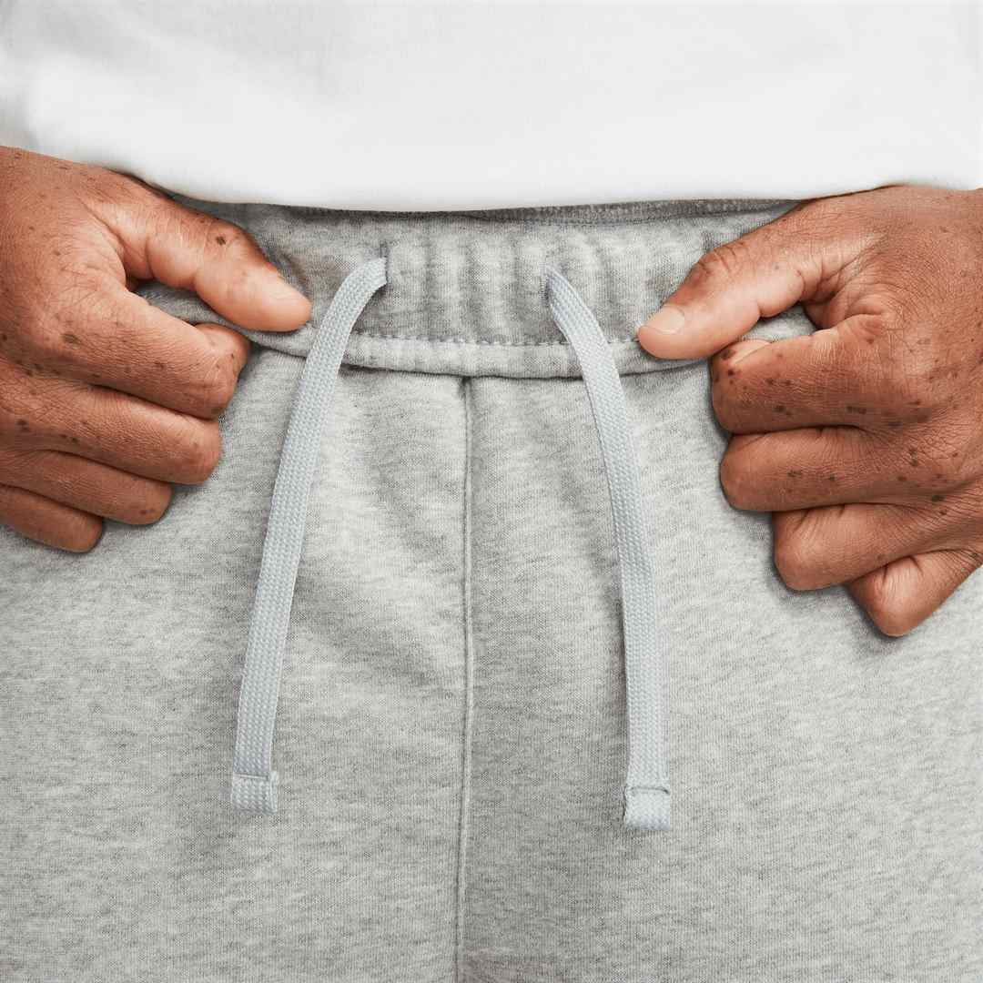 FootKorner TestingPantalon Nike Sportswear Repeat - Gris/Noir/Rouge