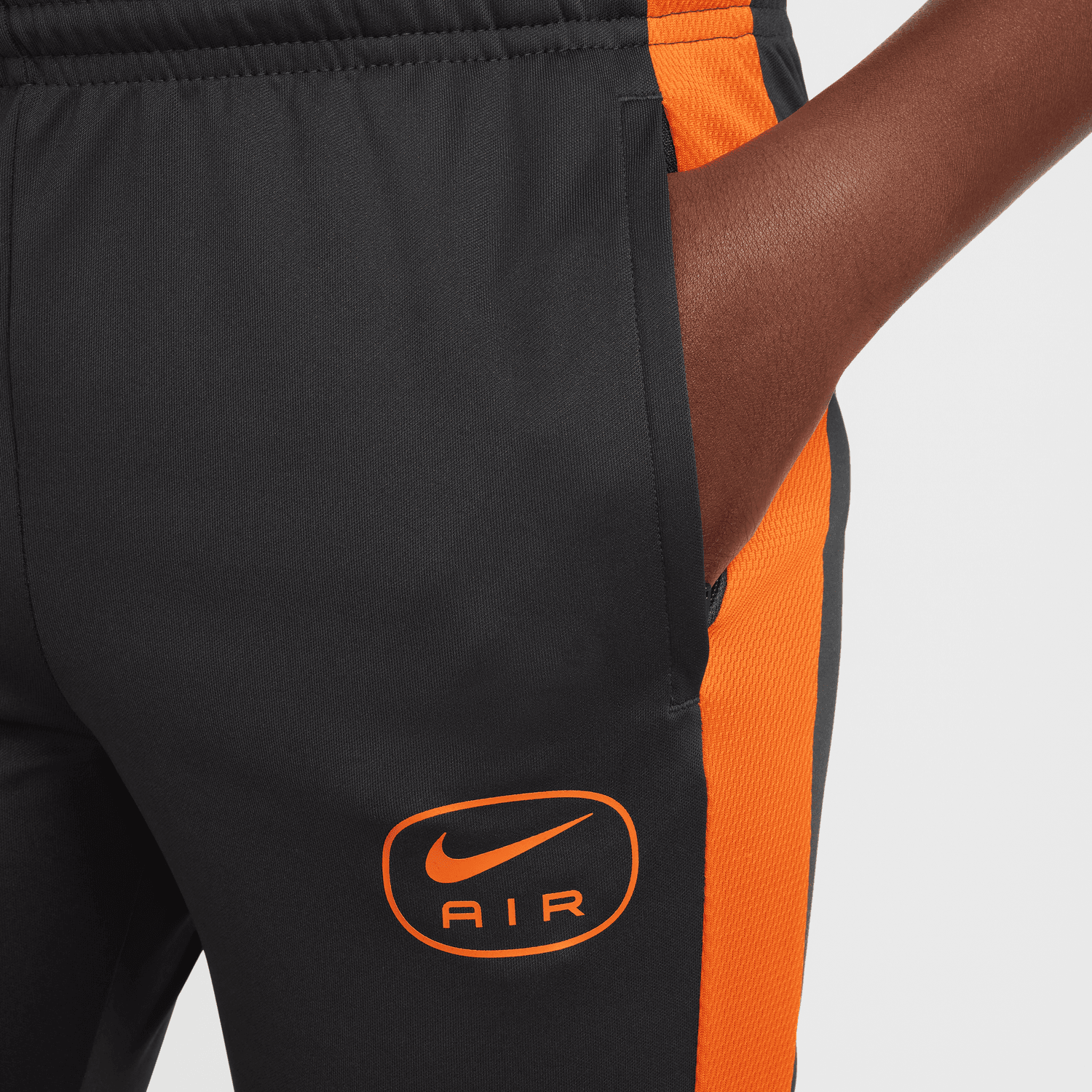 FootKorner TestingPantalon Nike Swoosh Air Junior - Noir/Orange