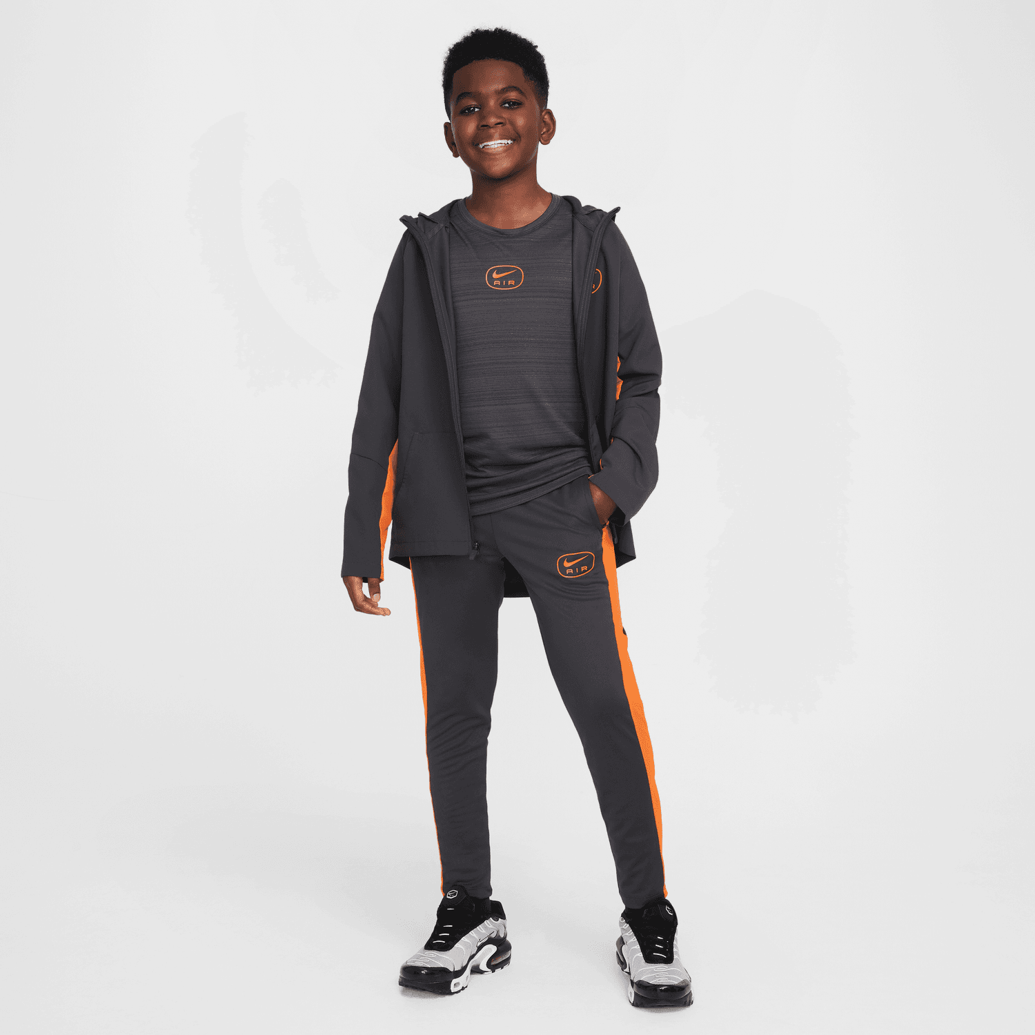 FootKorner TestingPantalon Nike Swoosh Air Junior - Noir/Orange