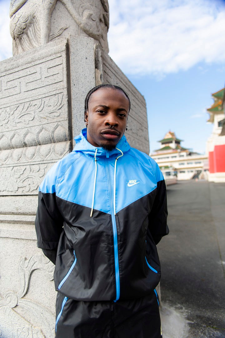 FootKorner TestingVeste Coupe - Vent Nike Sportswear Windrunner - Noir/Bleu