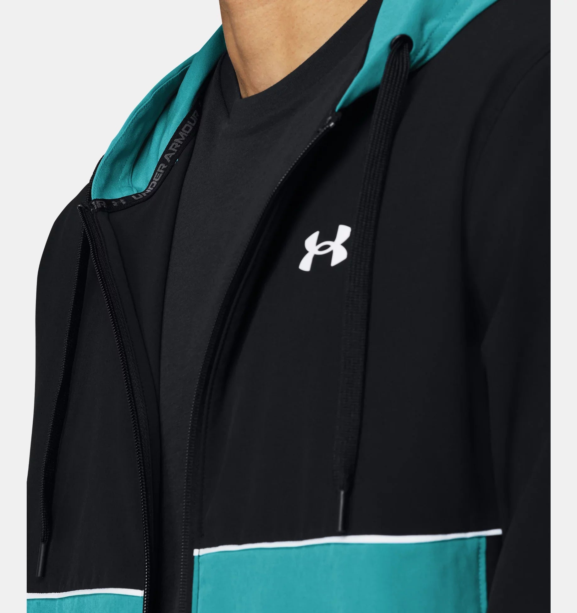 FootKorner TestingVeste Under Armour Zone Woven - Noir/Bleu