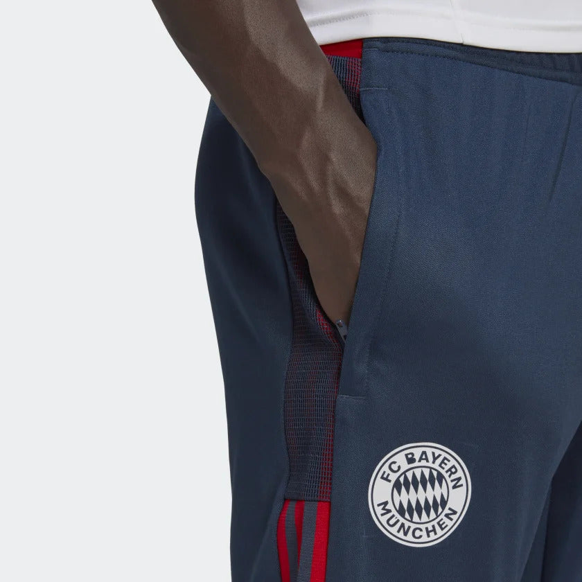 FootKorner TestingPantalon d'entrainement Bayern Munich 2022 - Bleu/Rouge