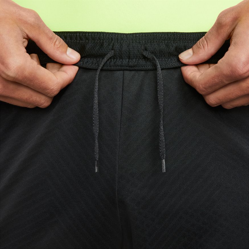 FootKorner TestingShort d'entrainement Tottenham Hotspur Strike - Noir/Jaune